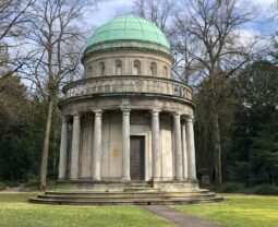 An Unexpected History Lesson at Frankfurt’s Main Cemetery